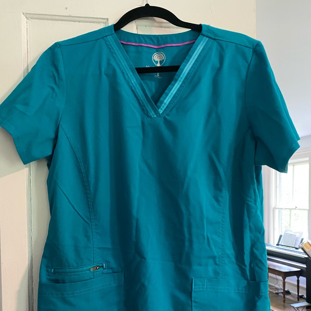 Healing hands “jasmine” v neck scrub top size L